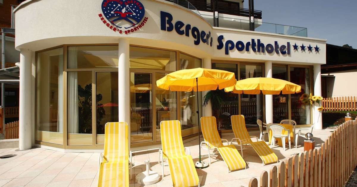 Een foto van de buitenkant van Berger's Sporthotel