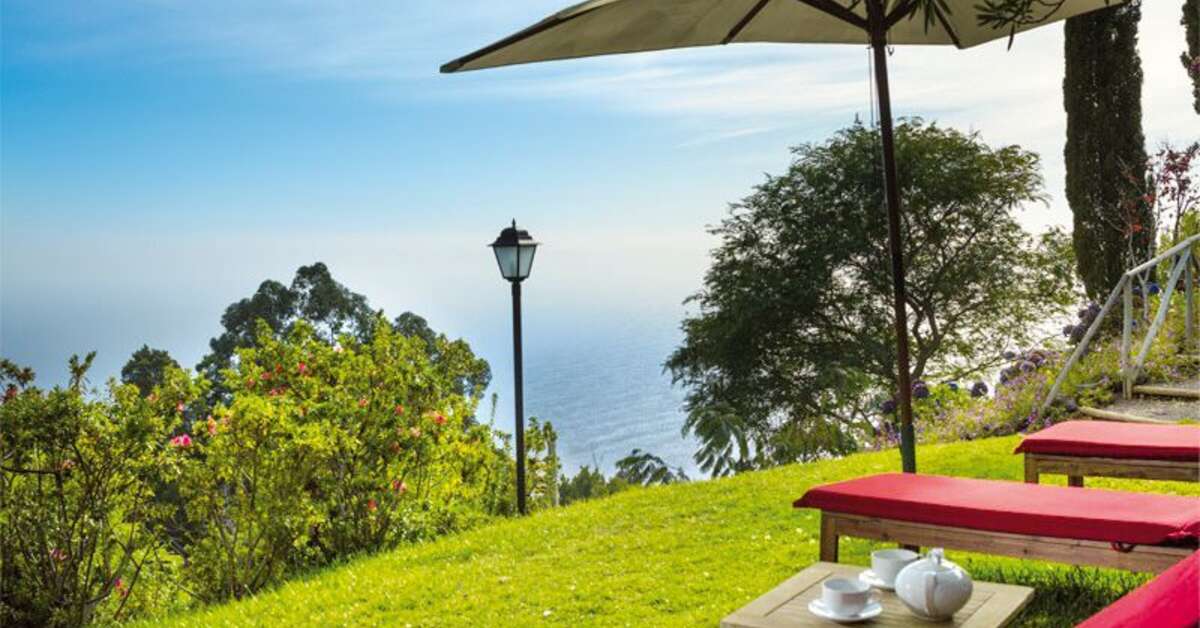 Een foto van het terras bij Atrio Hotel