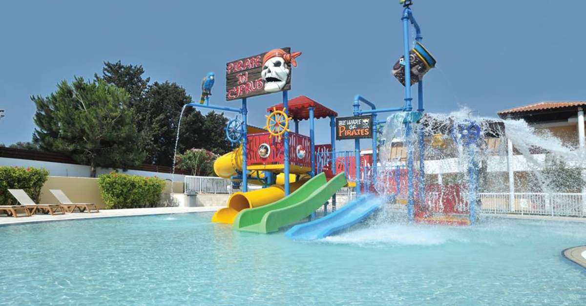 Een foto van het zwembad bij TUI Blue Atlantica Aeneas Resort