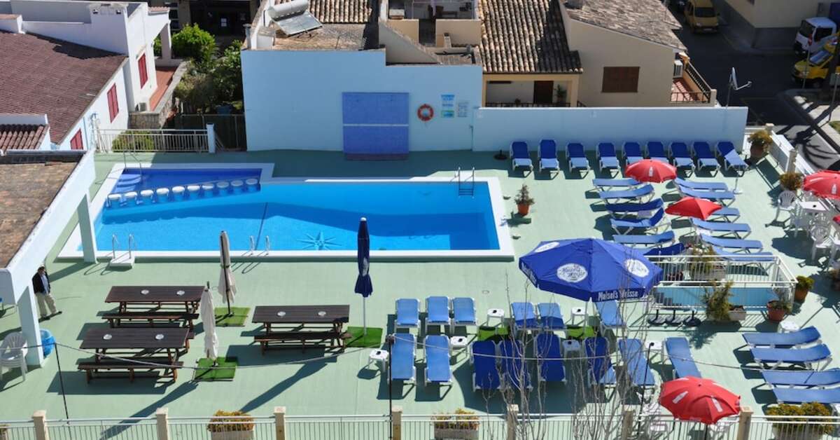 Een foto van het zwembad bij Gami Hotel