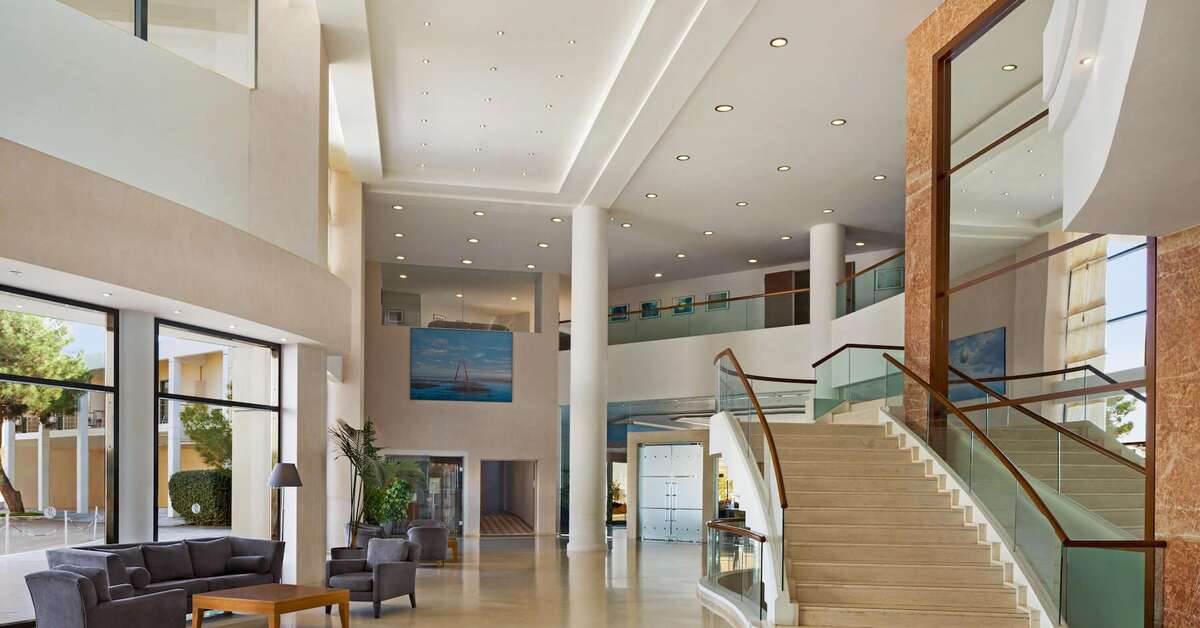 Ein Foto Ramada Plaza by Wyndham Thraki