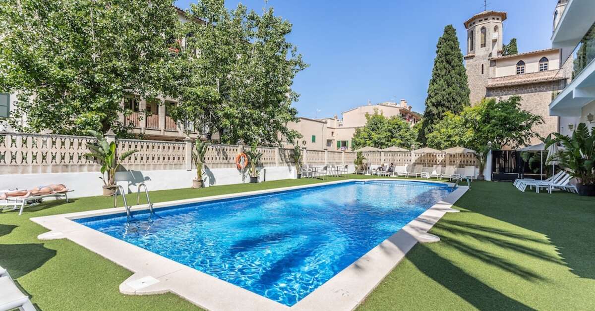Een foto van het zwembad bij Fergus Style Soller Beach