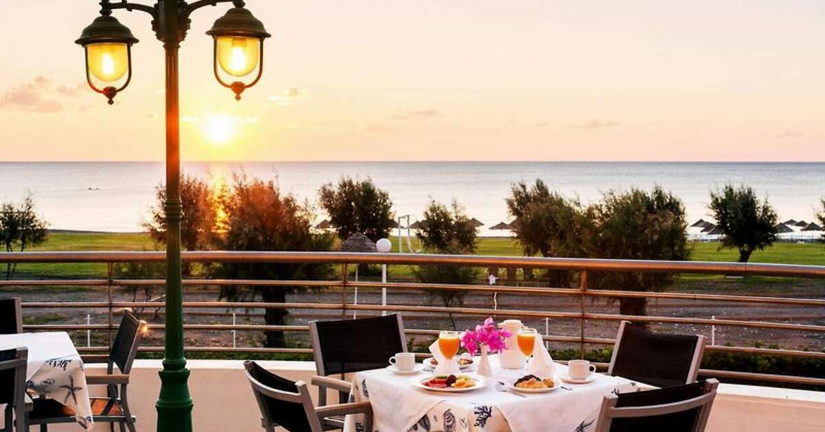 Een foto van het terras bij Blue Sea Beach Resort