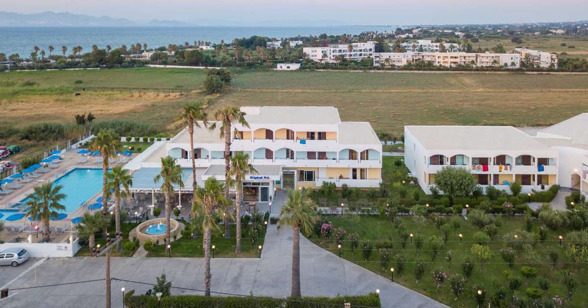 Een foto van de buitenkant van Hotel Tropical Sol