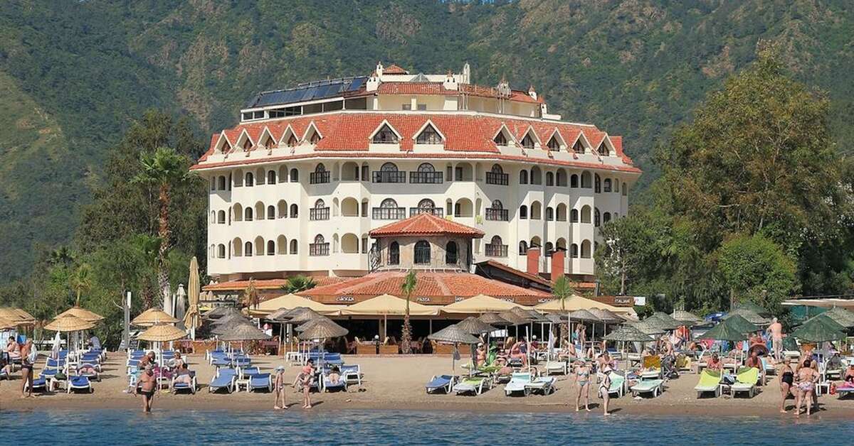 Een foto van de buitenkant van Fortuna Beach Hotel