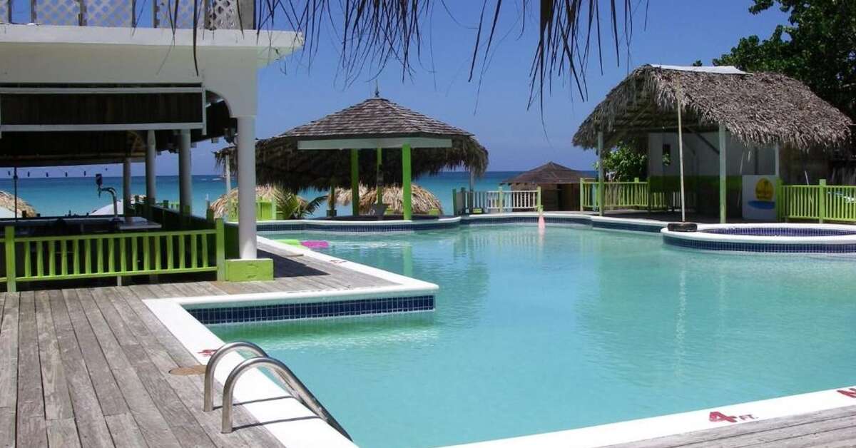 Een foto van het zwembad bij Fun Holiday Beach Hotel