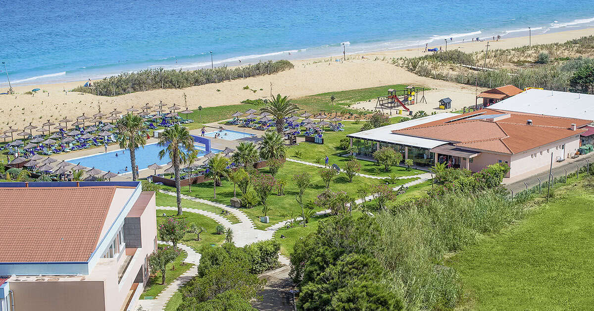 Een foto van de buitenkant van Vila Baleira Porto Santo Resort