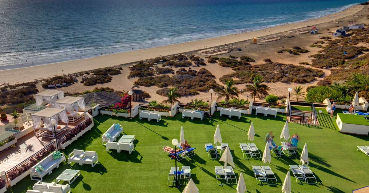 Een foto van het zwembad bij SBH Crystal Beach Hotel & Suites