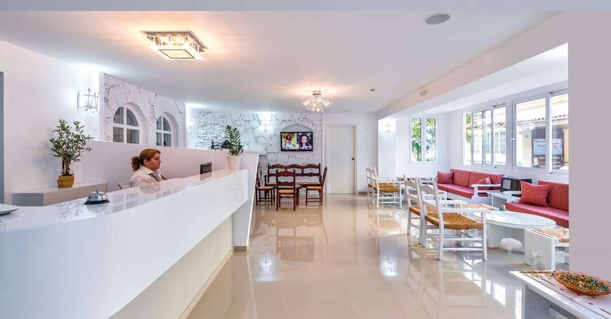 Een foto van het interieur van Happy Days Hotel