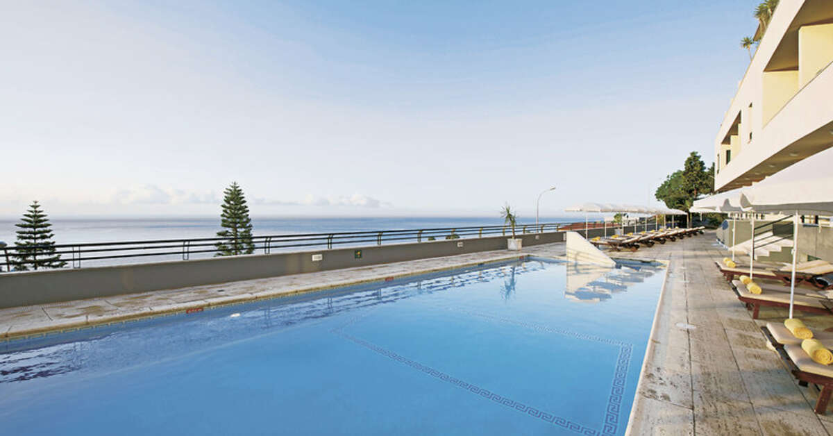 Een foto van het zwembad bij Hotel Madeira Panoramico