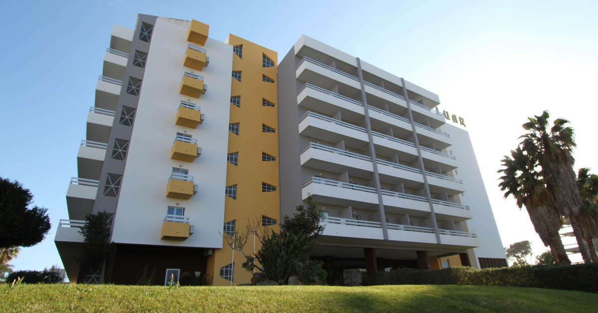 Een foto van de buitenkant van Hotel Luar