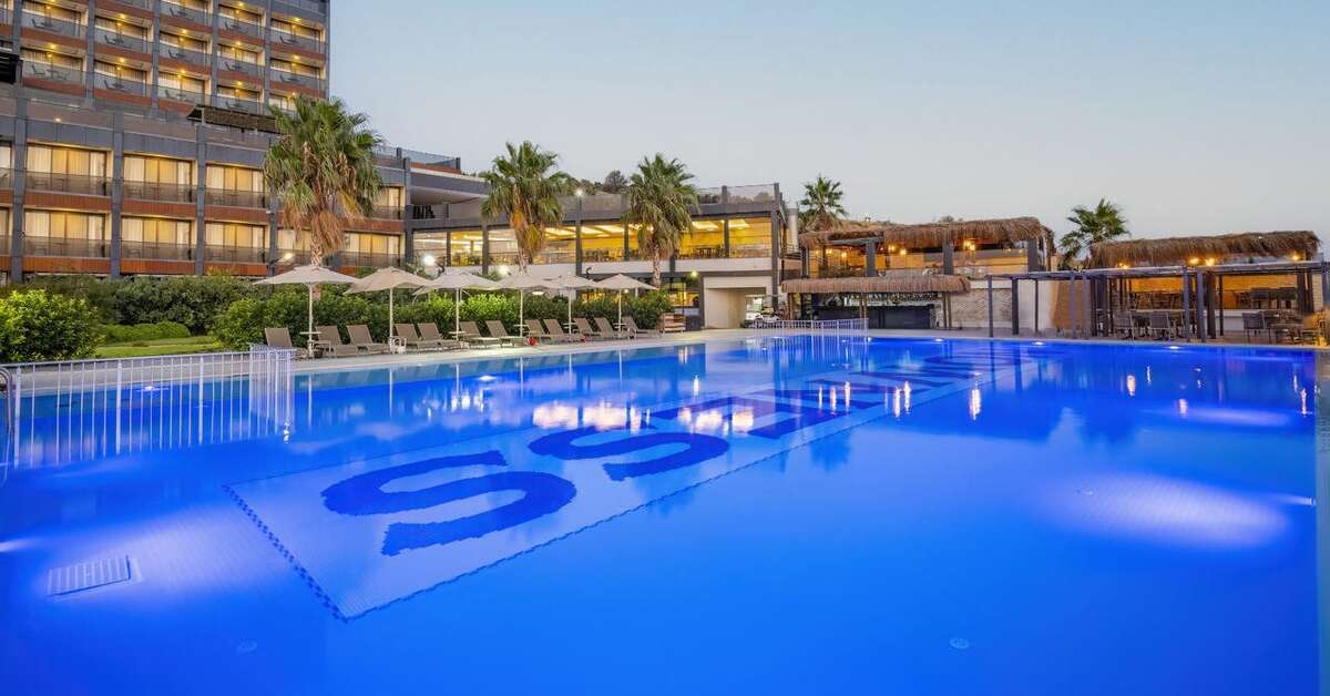 Een foto van het zwembad bij The Nowness Luxury Hotel & Spa
