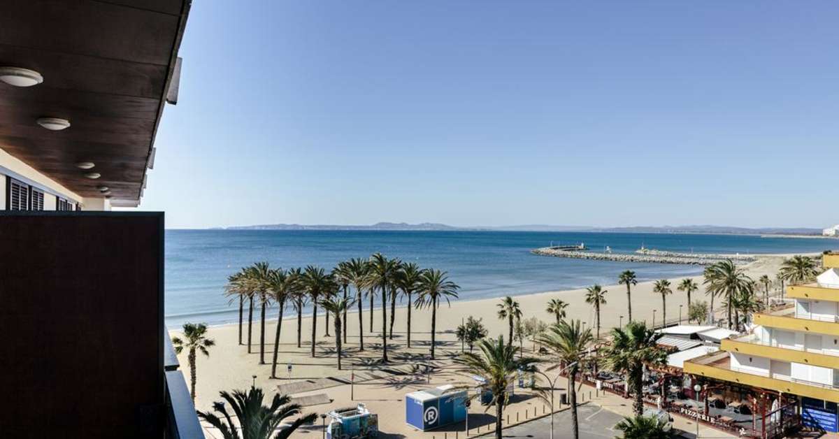 Een foto van de buitenkant van Hotel Montecarlo