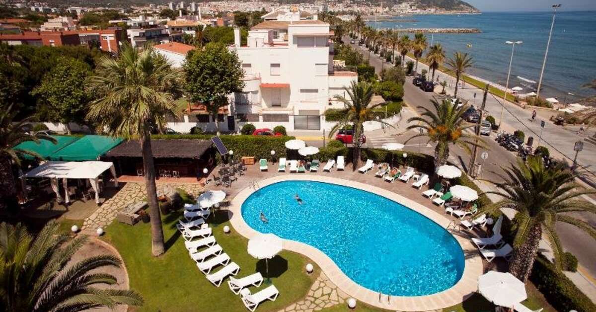 Een foto van het zwembad bij Hotel Subur Maritim