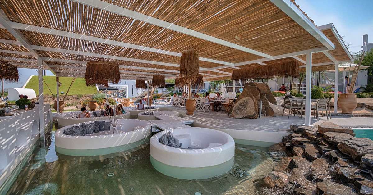 Een foto van het terras bij Kouros Exclusive Hotel