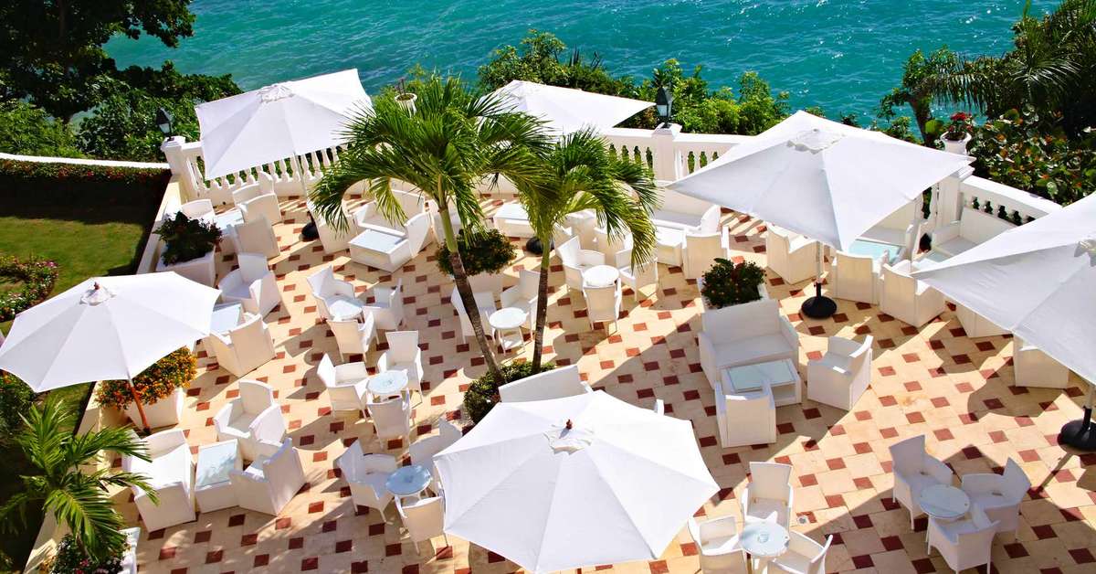 Een foto van het terras bij Luxury Bahia Principe Cayo Levantado