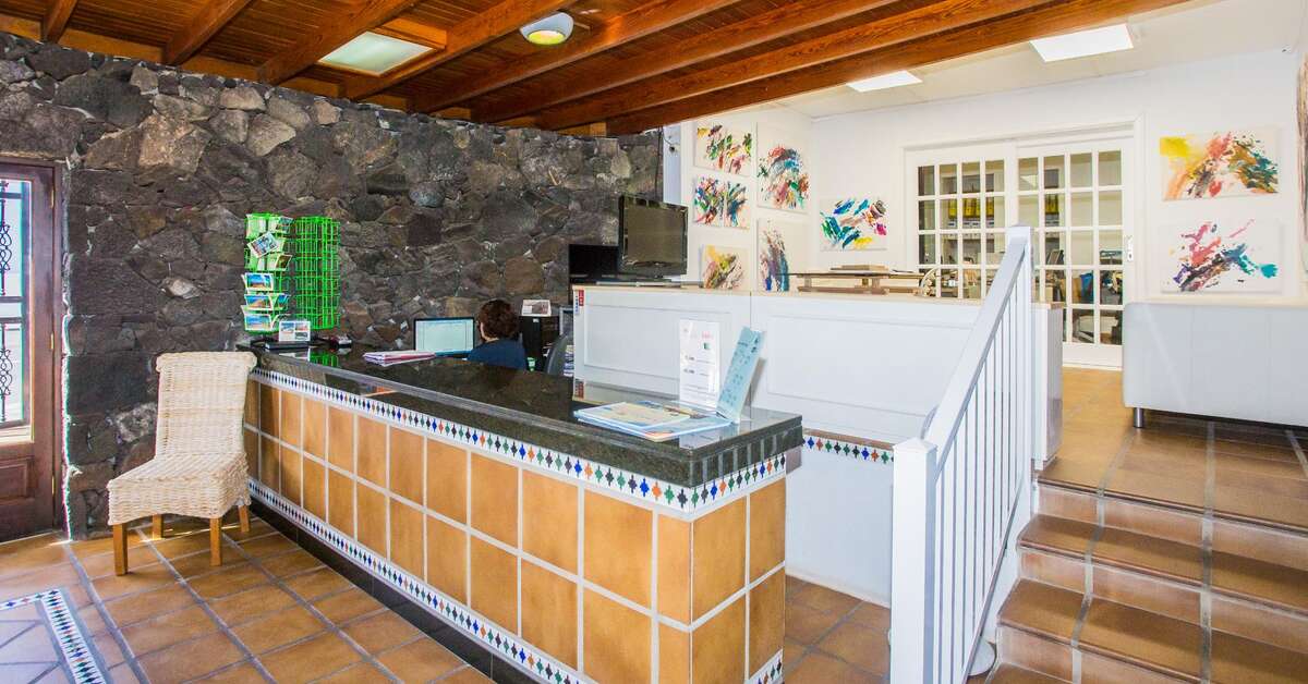 Een foto van het interieur van Los Tulipanes