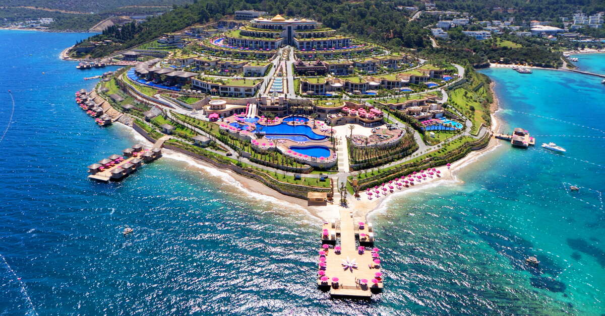Een foto van de buitenkant van The Plaza Bodrum