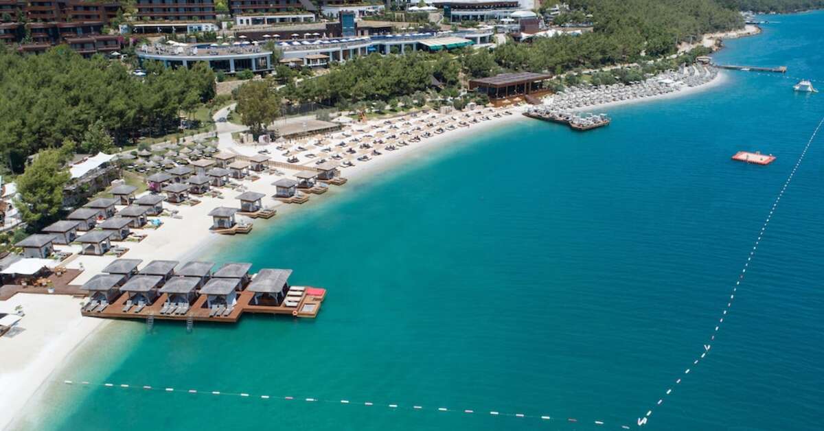 Een foto van het strand bij Titanic Luxury Collection Bodrum