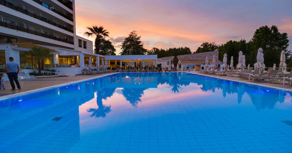 Een foto van het zwembad bij Olympian Bay Grand Resort