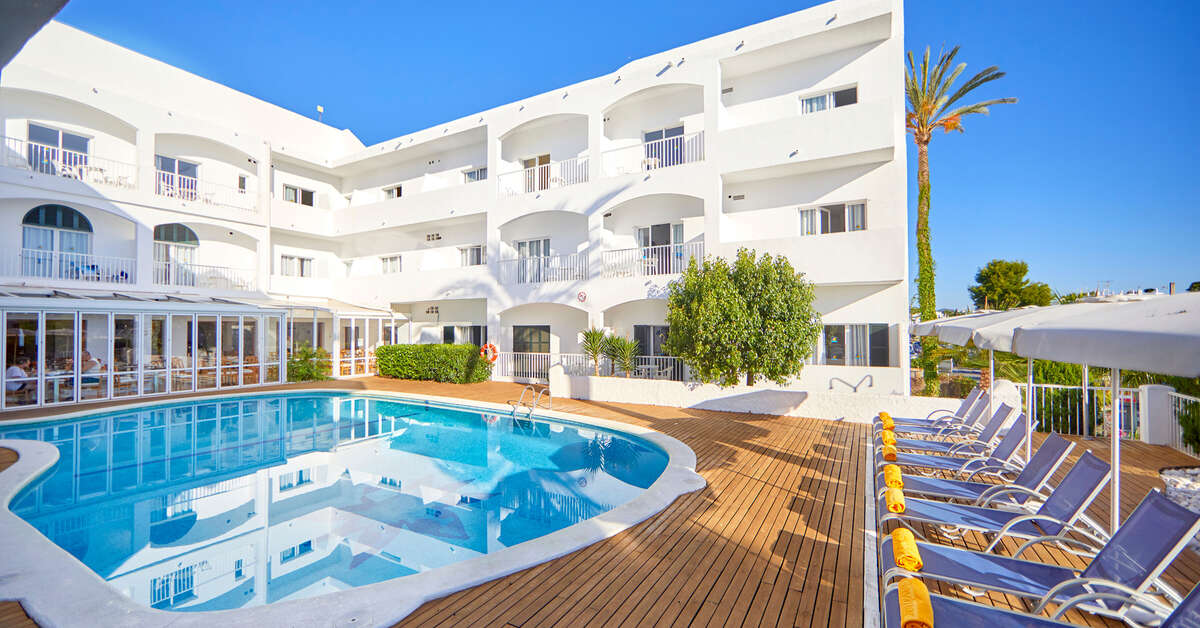 Een foto van het zwembad bij Gavimar Ariel Chico Club Resort