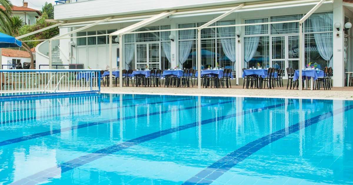 Een foto van het zwembad bij Port Marina Hotel