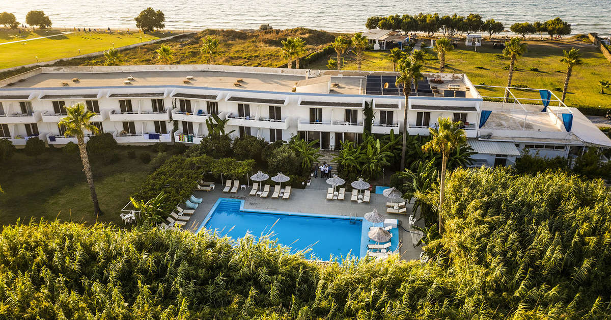 Een foto van het zwembad bij Costa Angela Seaside Resort