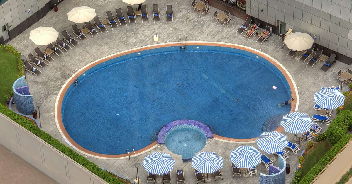 Een foto van het zwembad bij Marina View Hotel Appartementen
