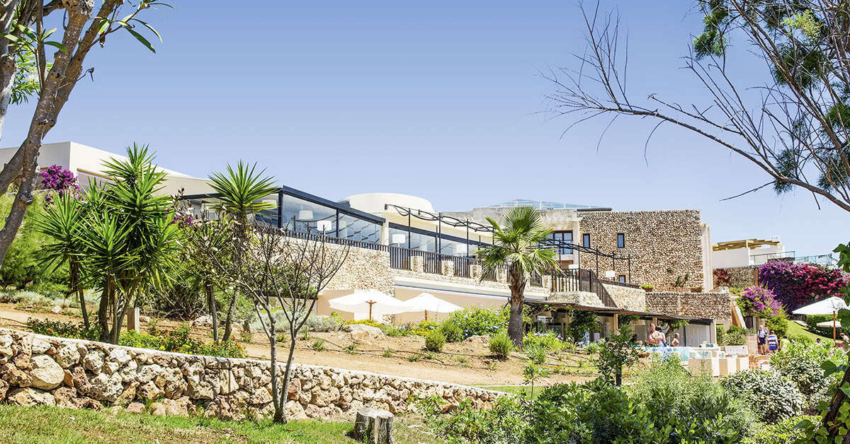Een foto van de buitenkant van Pierre & Vacances Premium Menorca Binibeca