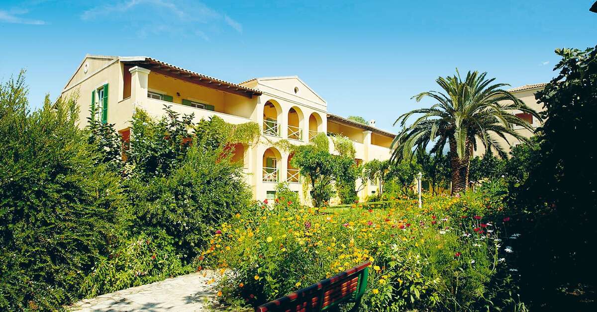 Een foto van de buitenkant van St. George's Bay Country Club & Spa
