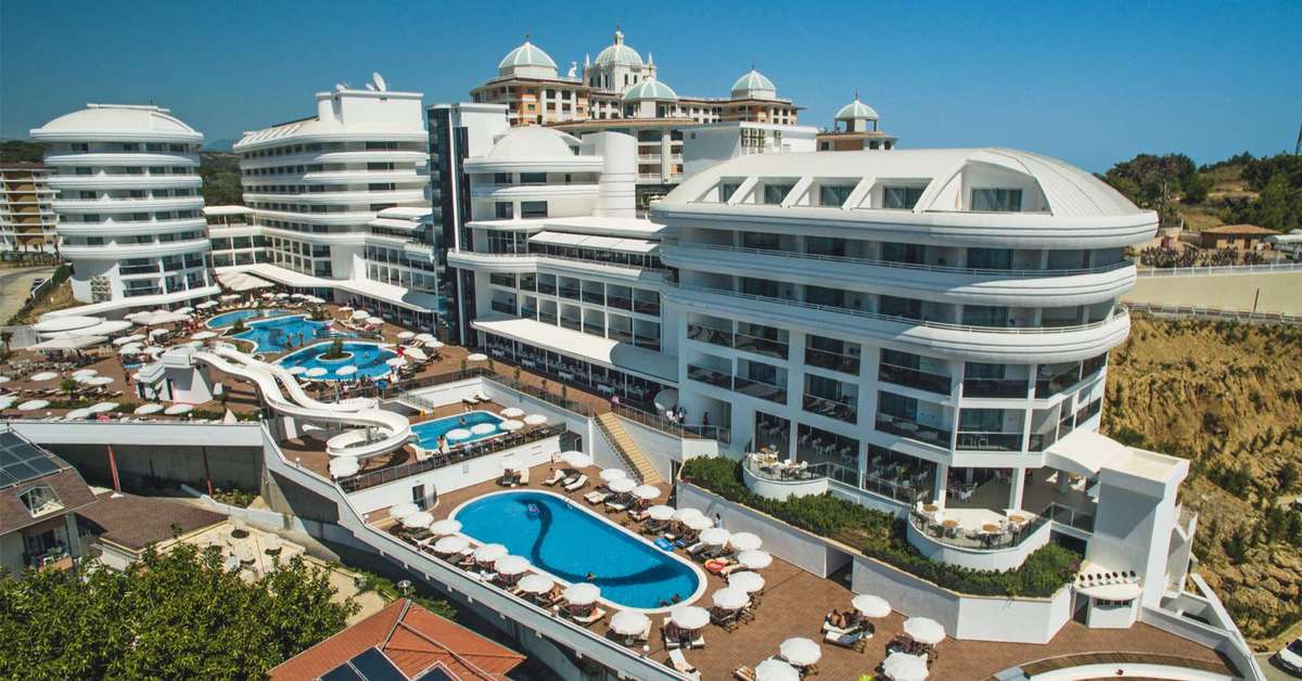Een foto van een overzicht van Laguna Beach Alya Resort & Spa