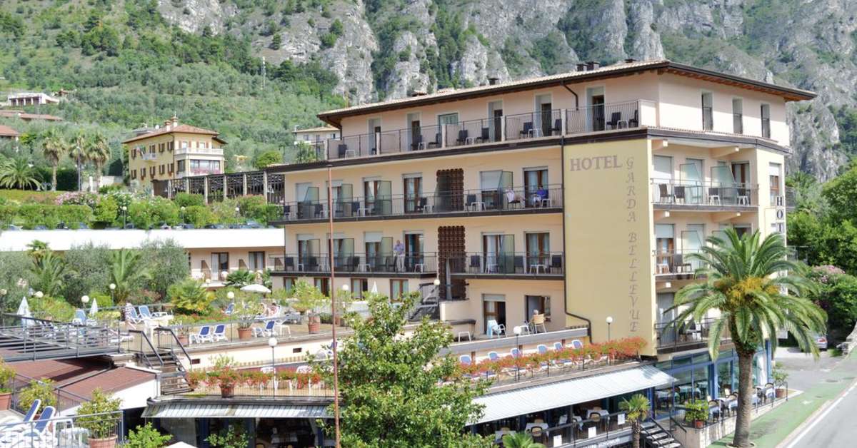 Ein Foto vom Strand beim Hotel Garda Bellevue