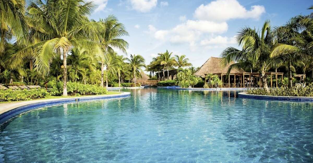 Een foto van het zwembad bij Valentin Imperial Maya