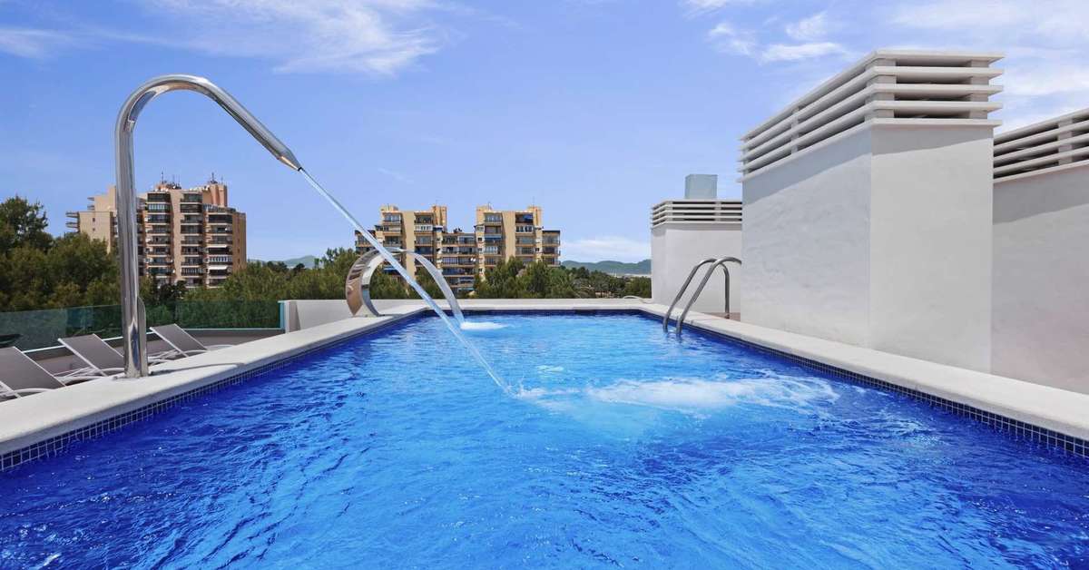 Een foto van het zwembad bij Metropolitan Playa JUKA Aparthotel