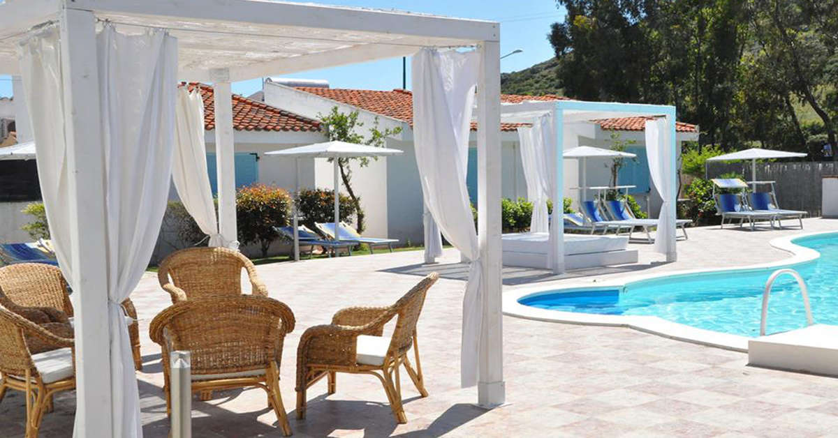 Ein Foto vom Pool im Hotel Village Fior di Sardegna