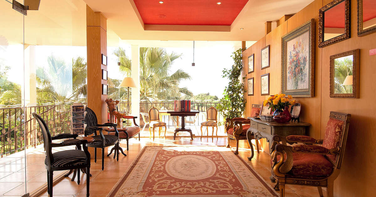 Een foto van het interieur van Luzmar Villas