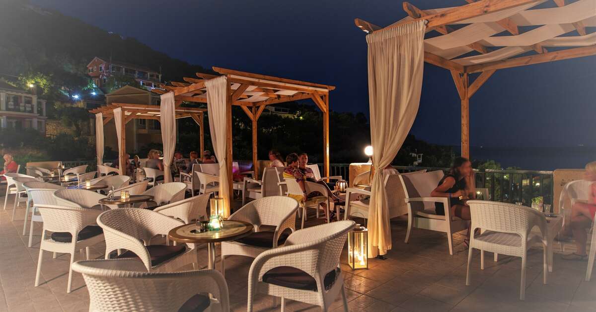 Ein Foto von der Terrasse im Corfu Aquamarine Hotel