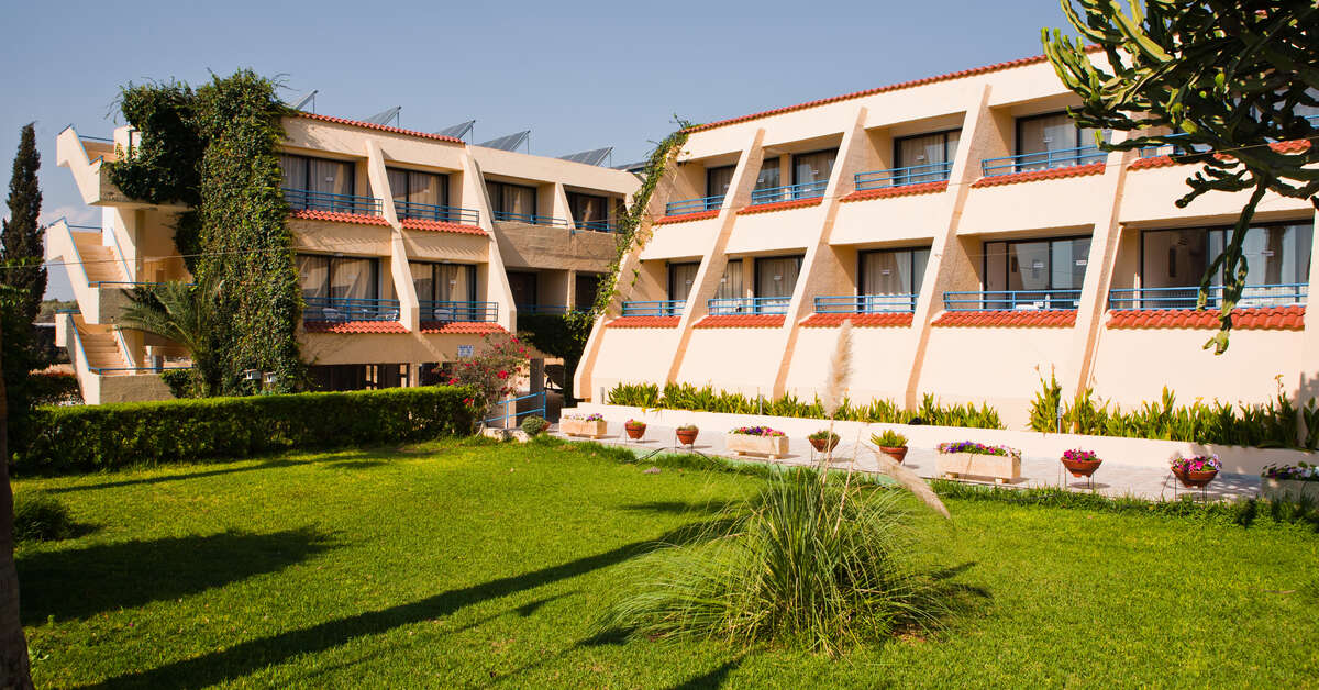 Een foto van de buitenkant van Napa Prince Hotel Appartementen