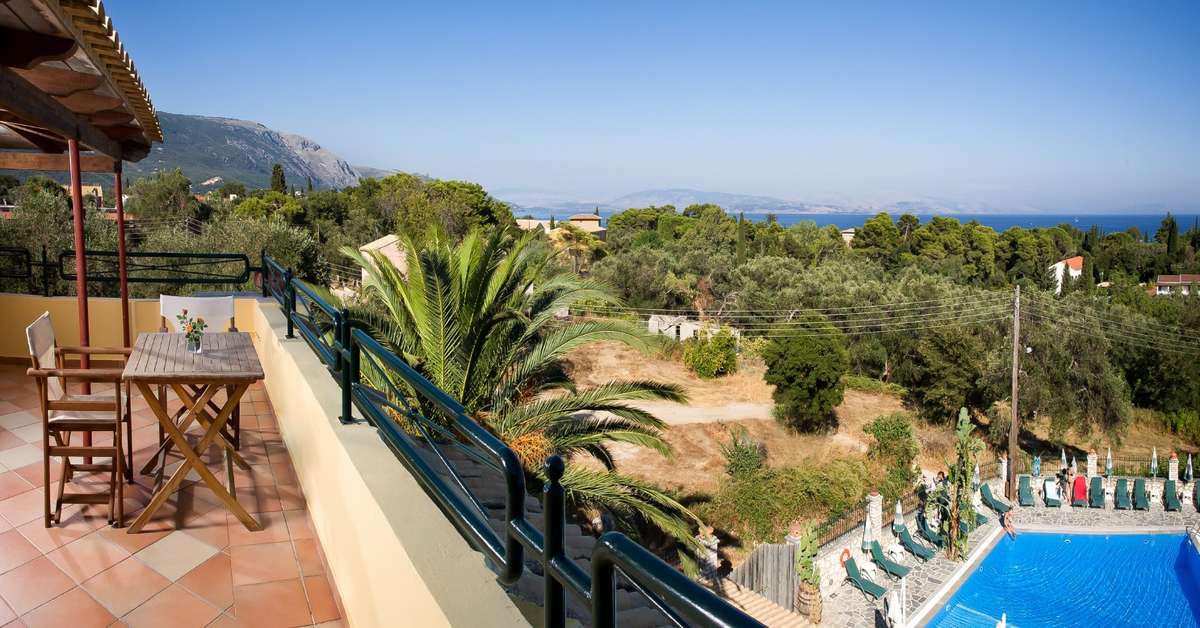 Een foto van het terras bij Villa Yannis