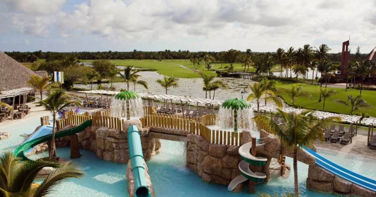 Een foto van het zwembad bij Barcelo Bavaro Palace Deluxe