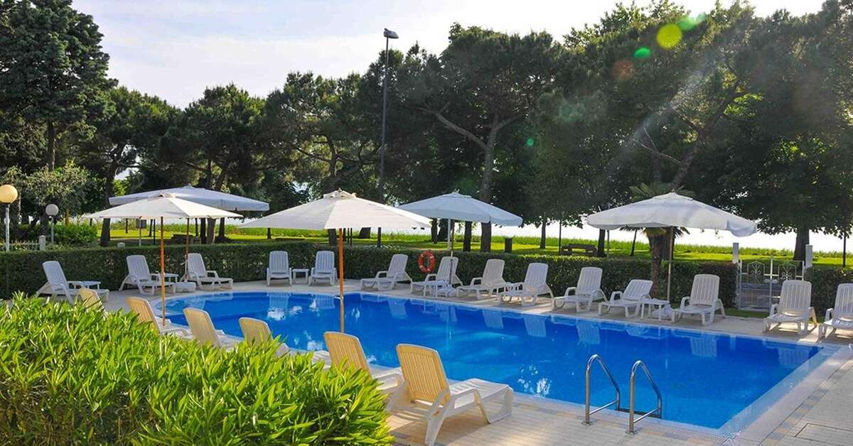 Een foto van het zwembad bij Hi Hotels Sirmione