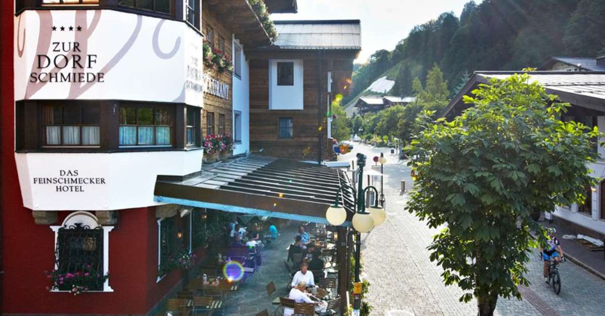 Een foto van de buitenkant van Hotel Zur Dorfschmiede