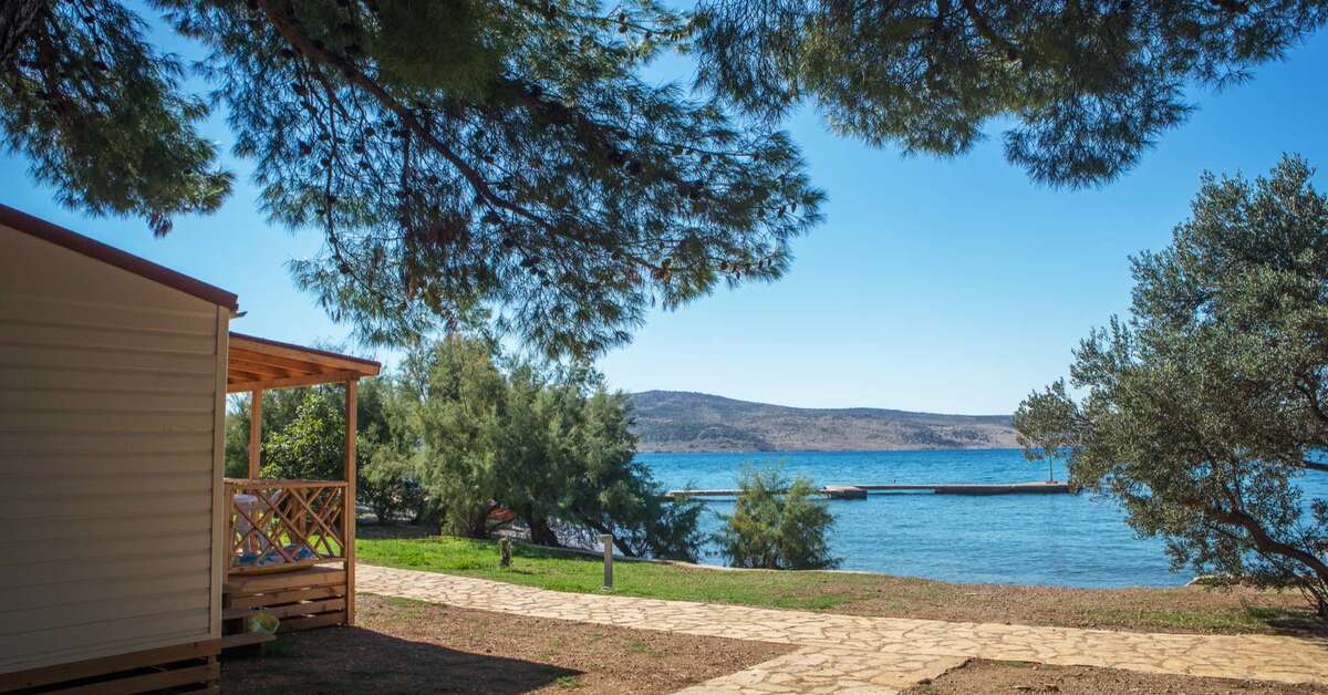 Een foto van het strand bij Bluesun Camp Paklenica