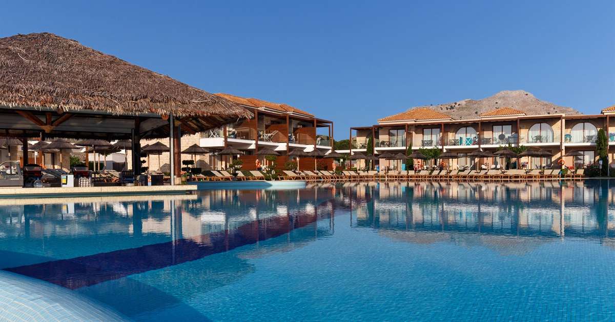 Een foto van het zwembad bij Atlantica Holiday Village Rhodes