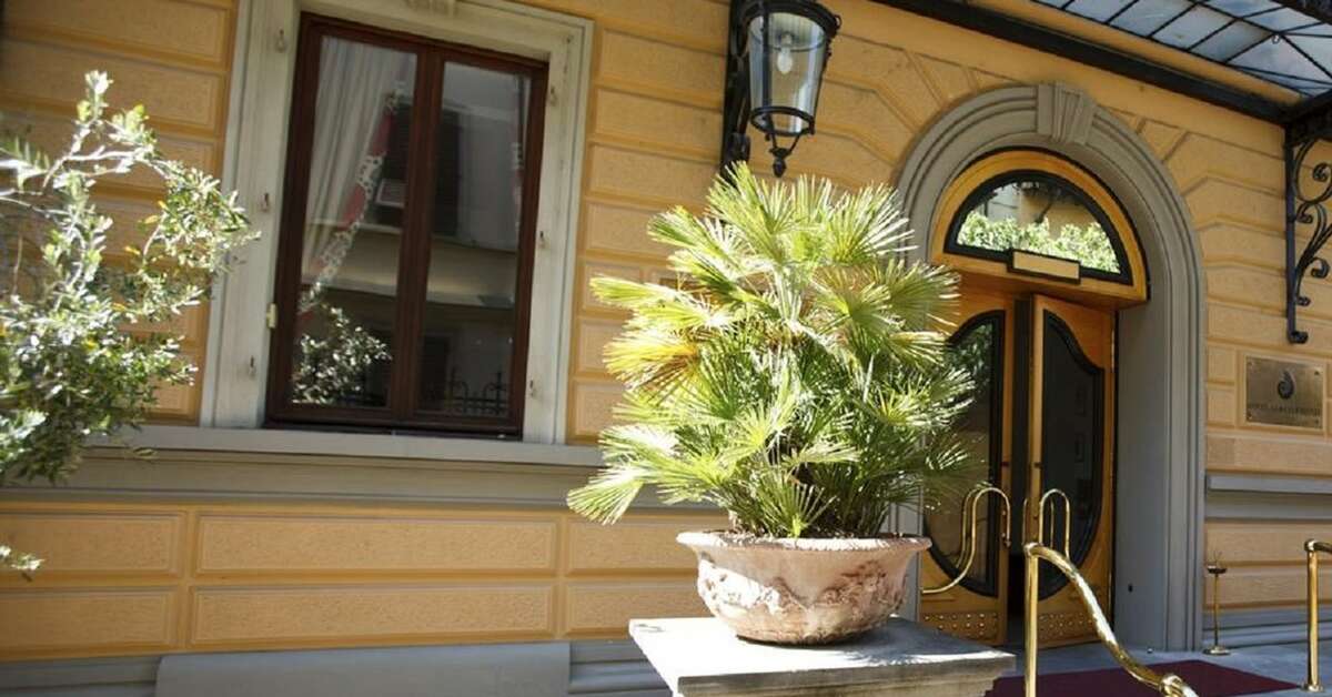 Een foto van de buitenkant van Albani Firenze