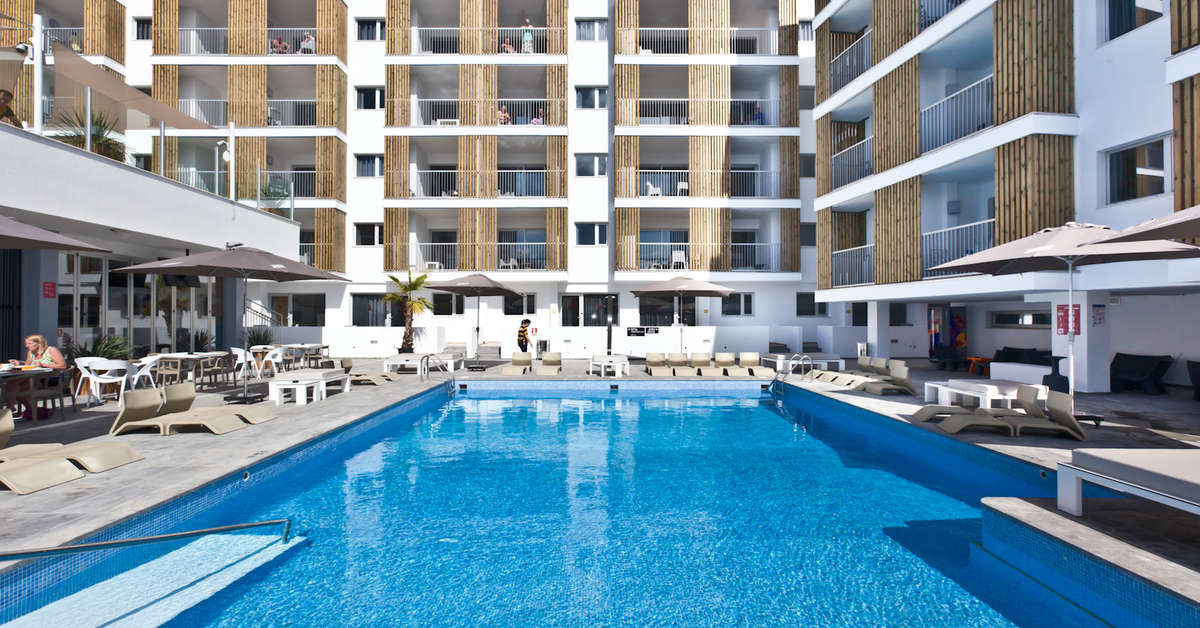Ein Foto vom Pool im Ryans Ibiza Apartments