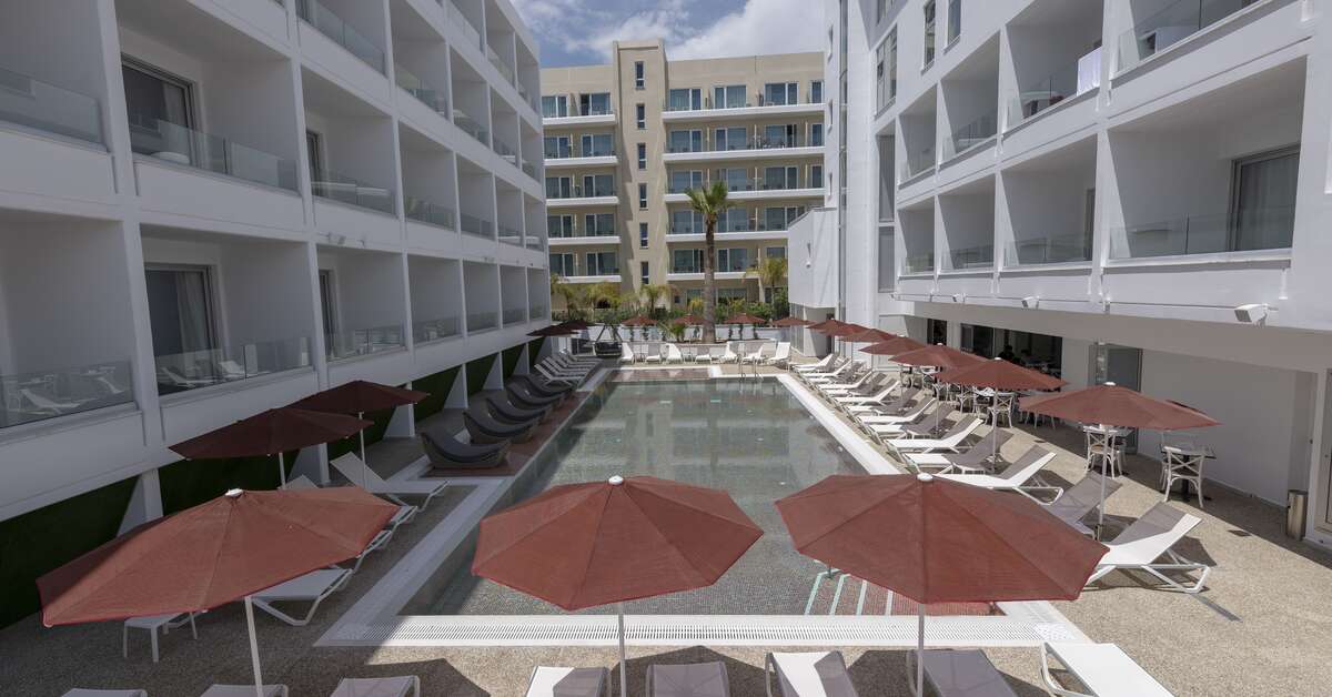 Een foto van het zwembad bij Kokkinos Boutique Hotel