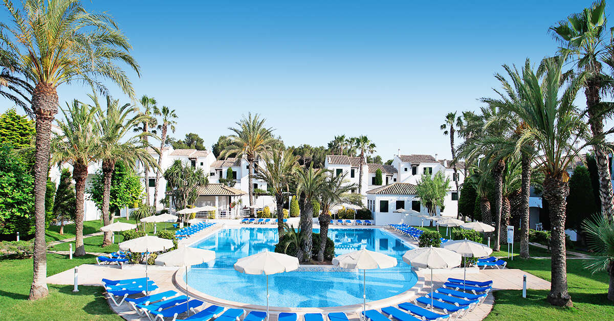 Een foto van het zwembad bij Grupotel Club Menorca