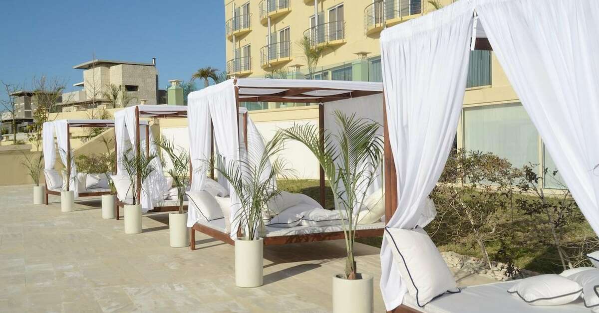 Een foto van het terras bij E-Hotel Spa & Resort