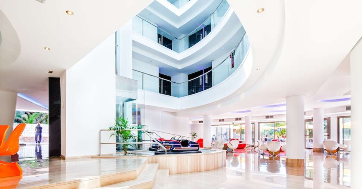 Een foto van het interieur van THB Ocean Beach
